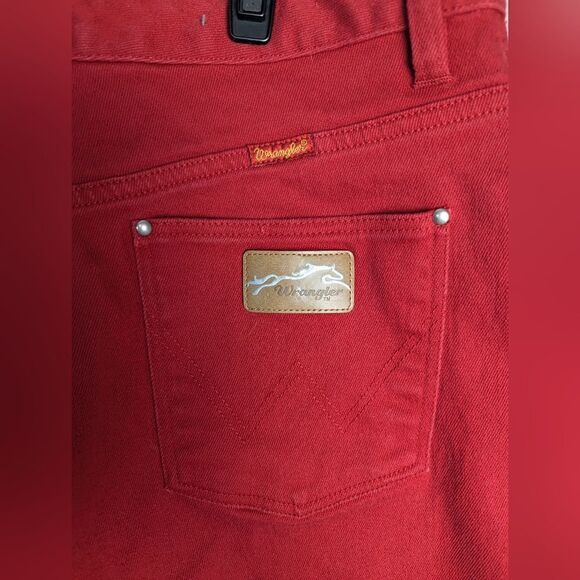women's wrangler Red stretch straight leg 9/10 - Picture 7 of 10